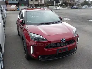 টয়োটা ইয়ারিস ক্রস ১.৫ হাইব্রিড এফডব্লিউডি ২০২১ লাল