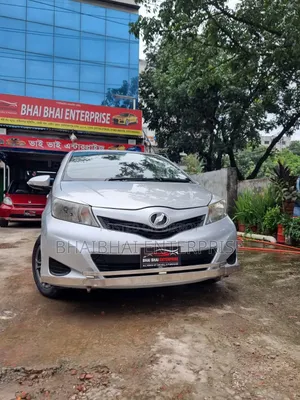 Toyota Vitz 1.5 FWD 3dr 2011 Silver