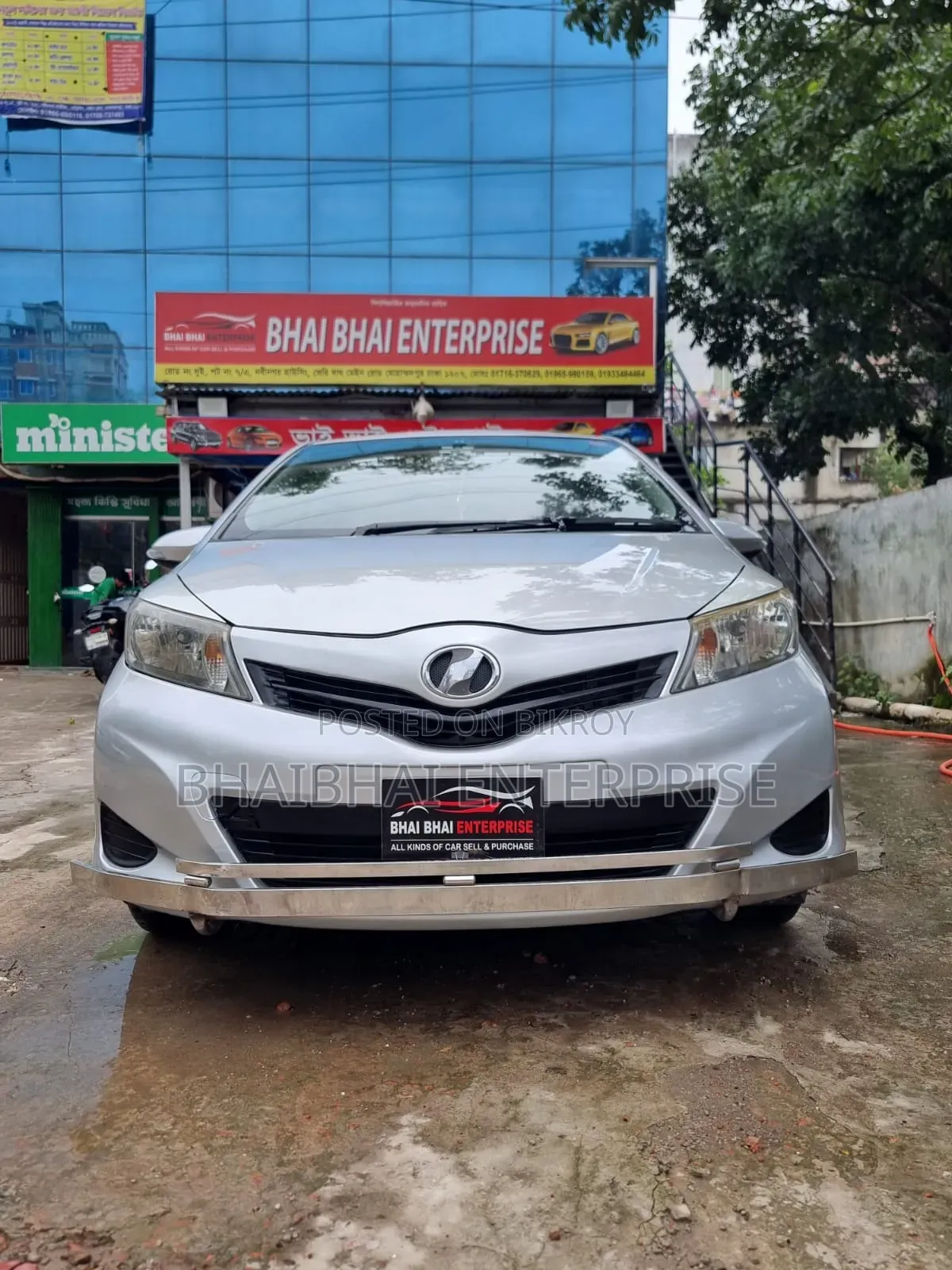 Toyota Vitz 1.5 FWD 3dr 2011 Silver