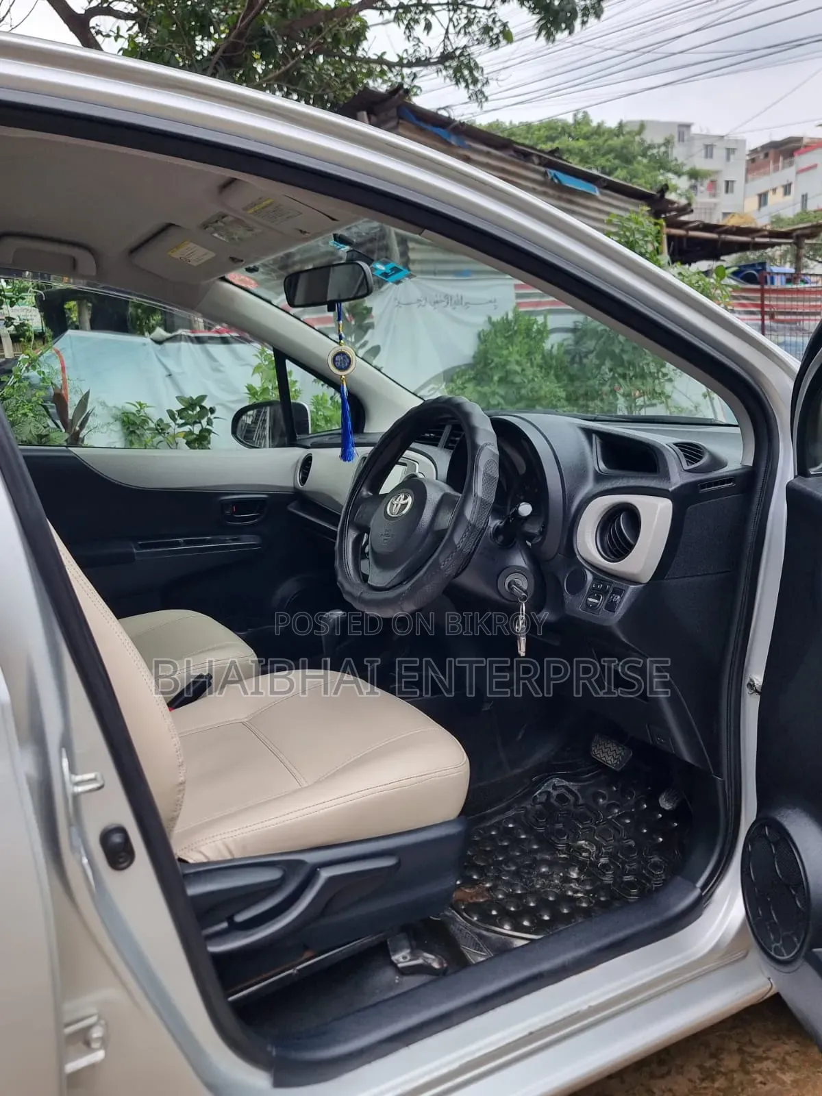Toyota Vitz 1.5 FWD 3dr 2011 Silver