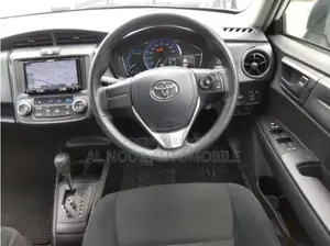 টয়োটা এক্সিও ২০২১ সাদা