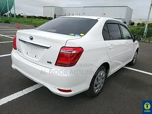 টয়োটা এক্সিও ২০২১ সাদা