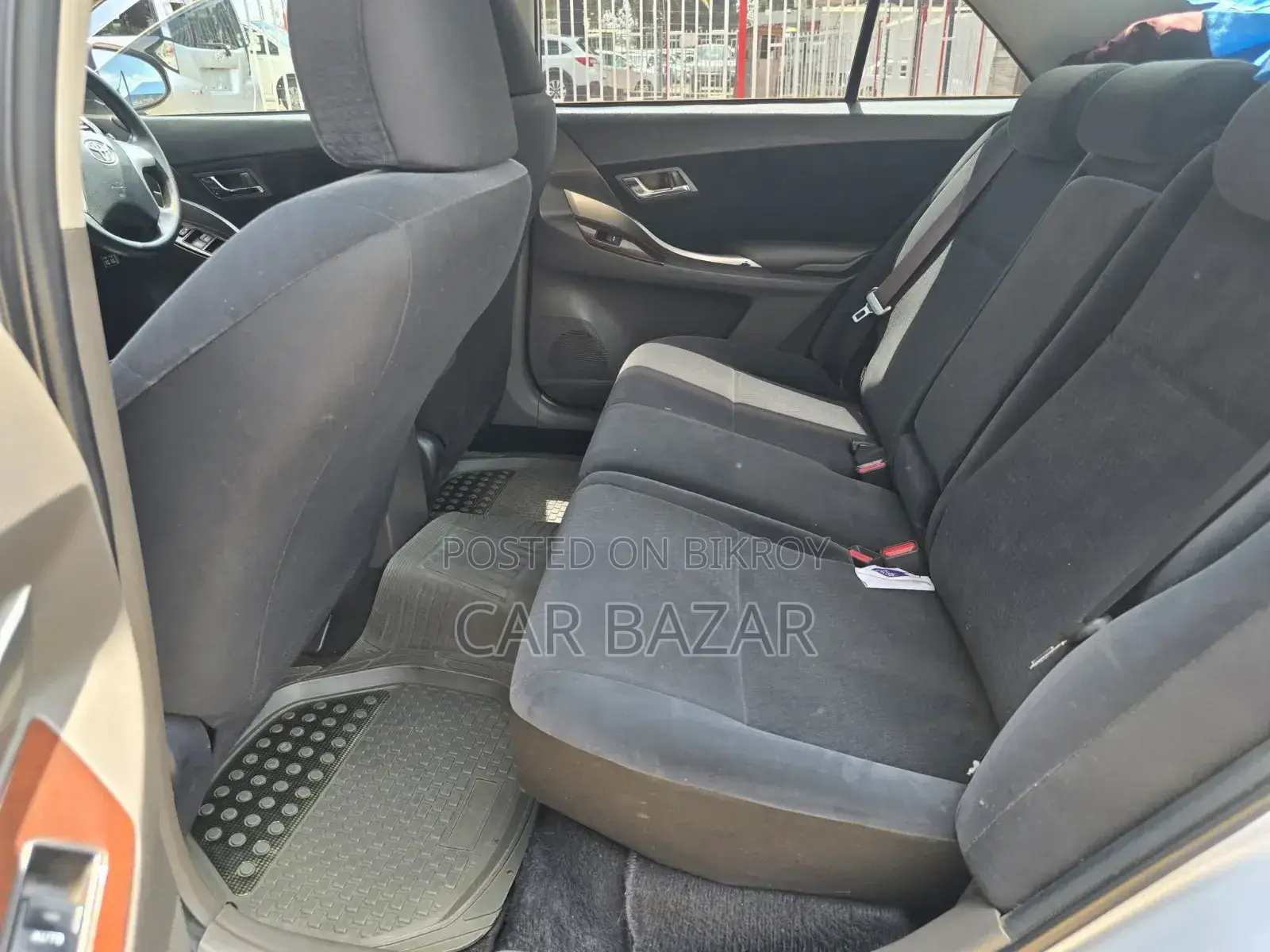 Toyota Premio 2013 Off White