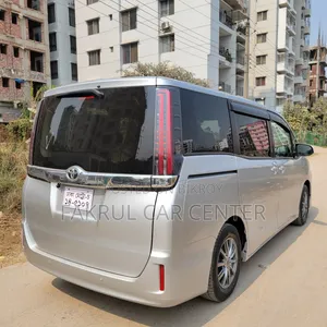 নতুন টয়োটা নোয়া ২০২১ সিলভার