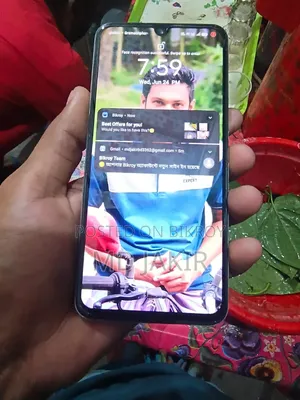 New Vivo V25e 128 GB Orange