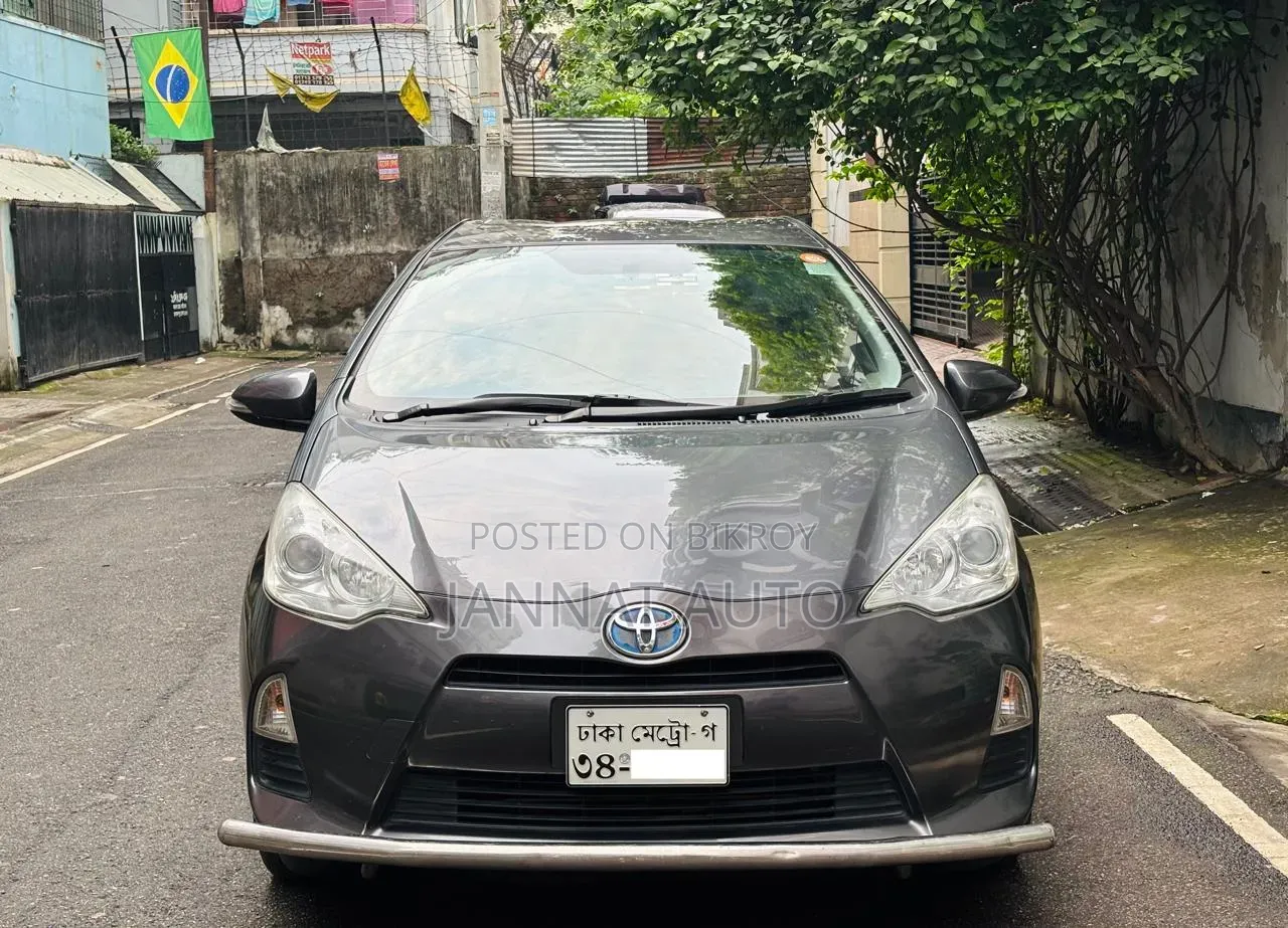 Toyota Aqua 2013 Gray