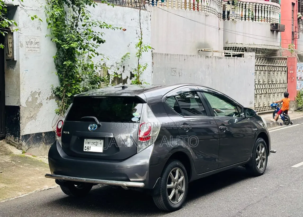 Toyota Aqua 2013 Gray