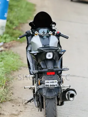 ইয়ামাহা আর১ ২০২৩ ব্ল্যাক