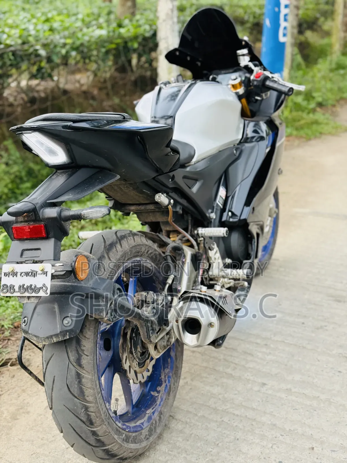 ইয়ামাহা আর১ ২০২৩ ব্ল্যাক
