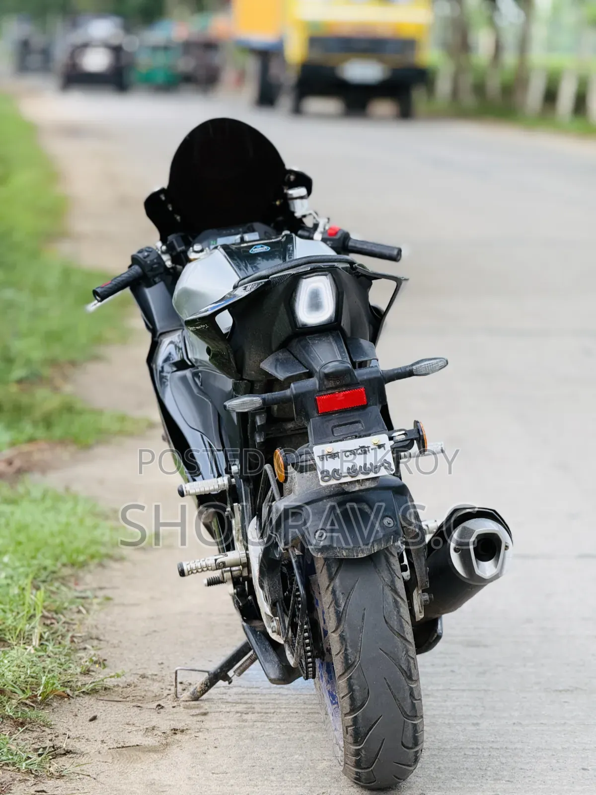 ইয়ামাহা আর১ ২০২৩ ব্ল্যাক