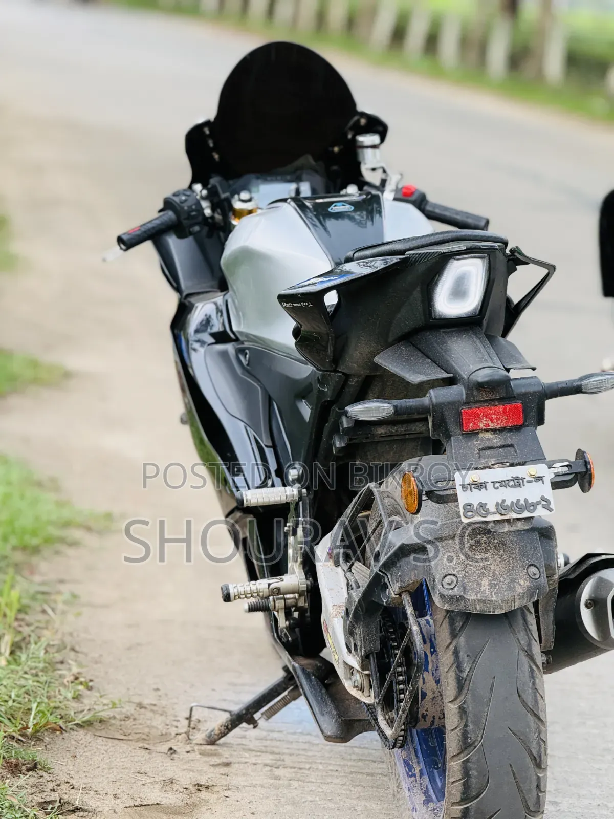 ইয়ামাহা আর১ ২০২৩ ব্ল্যাক