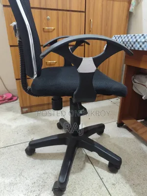 অফিস চেয়ার বিক্রি হবে আরামদায়ক এবং টেকসই।