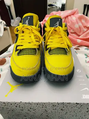 Original Air Jordan Retro 4 •Lightning•