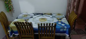 ডাইনিং টেবিল