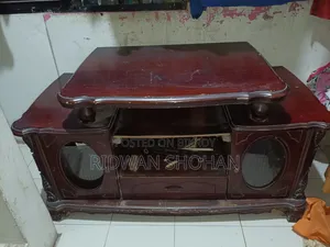 উডেন টিভি স্ট্যান্ড