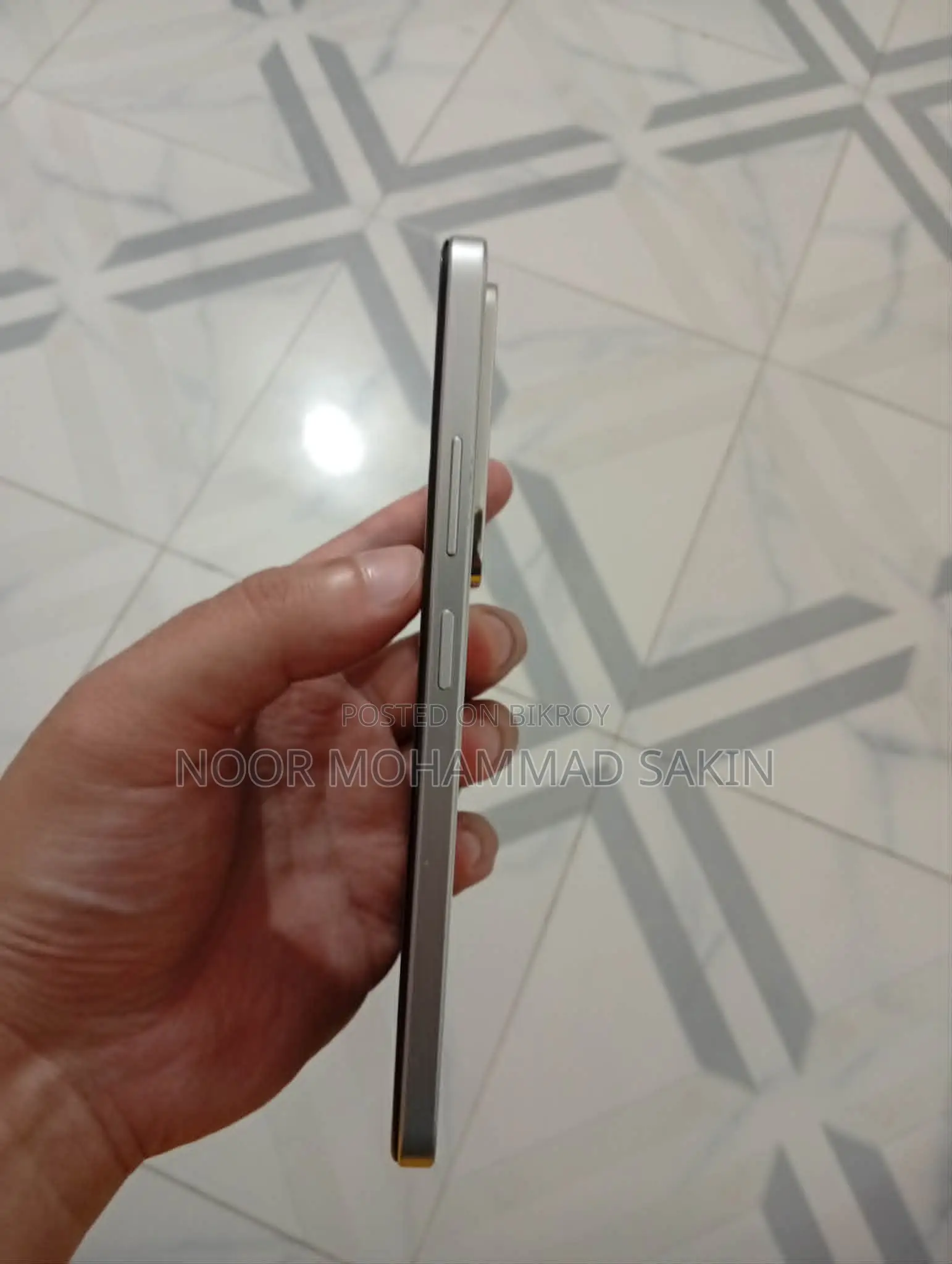 Helio 90 128 GB White