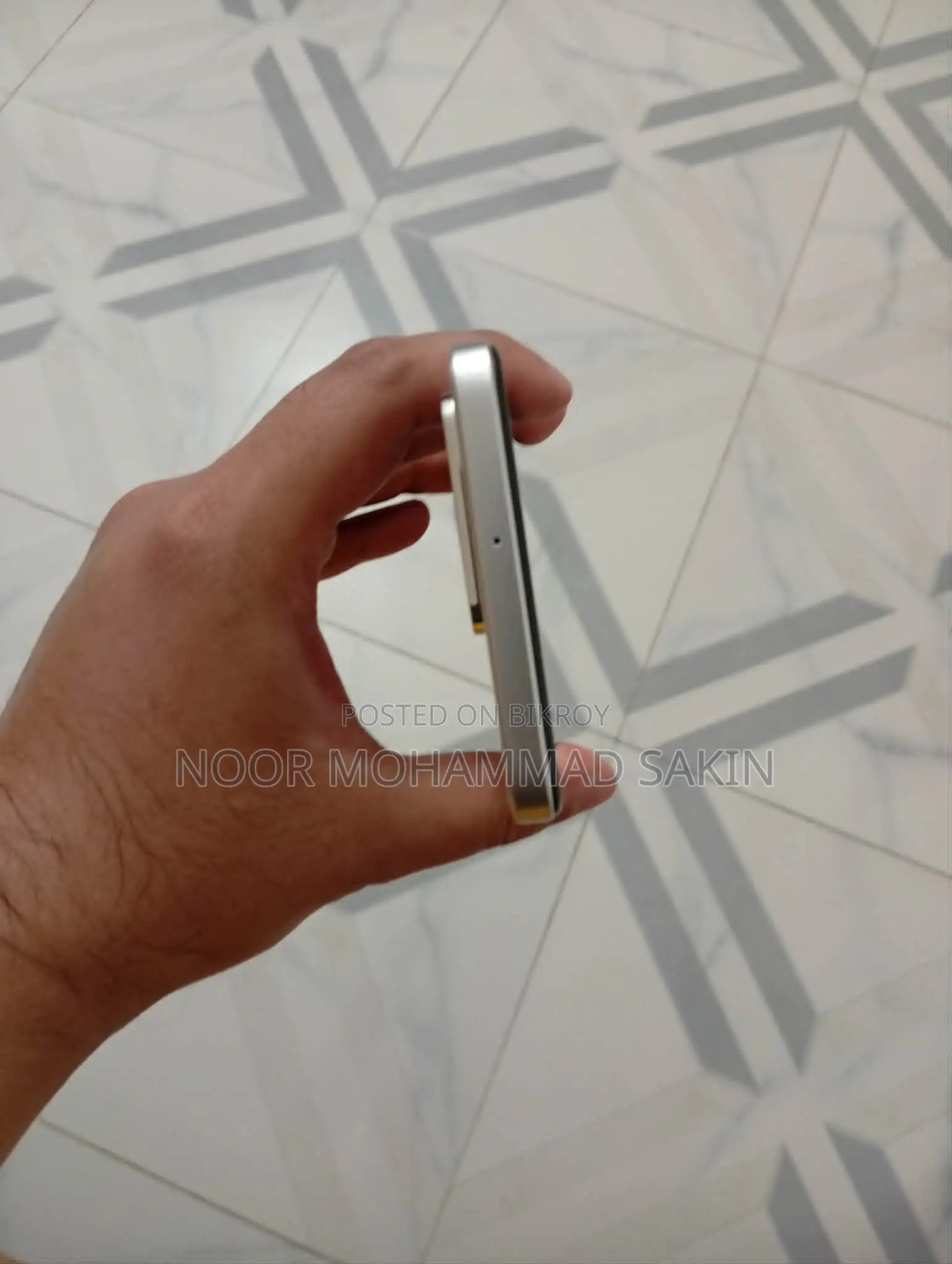 Helio 90 128 GB White