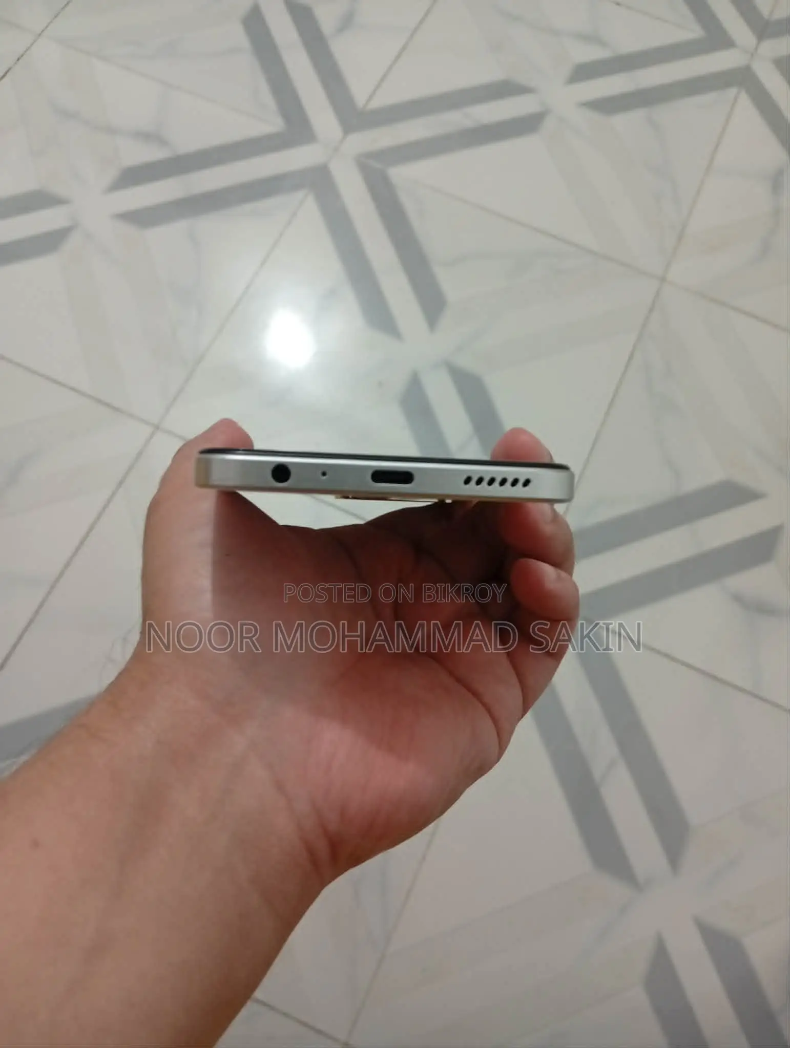 Helio 90 128 GB White
