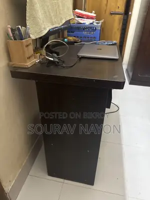 কম্পিউটার ডেস্ক