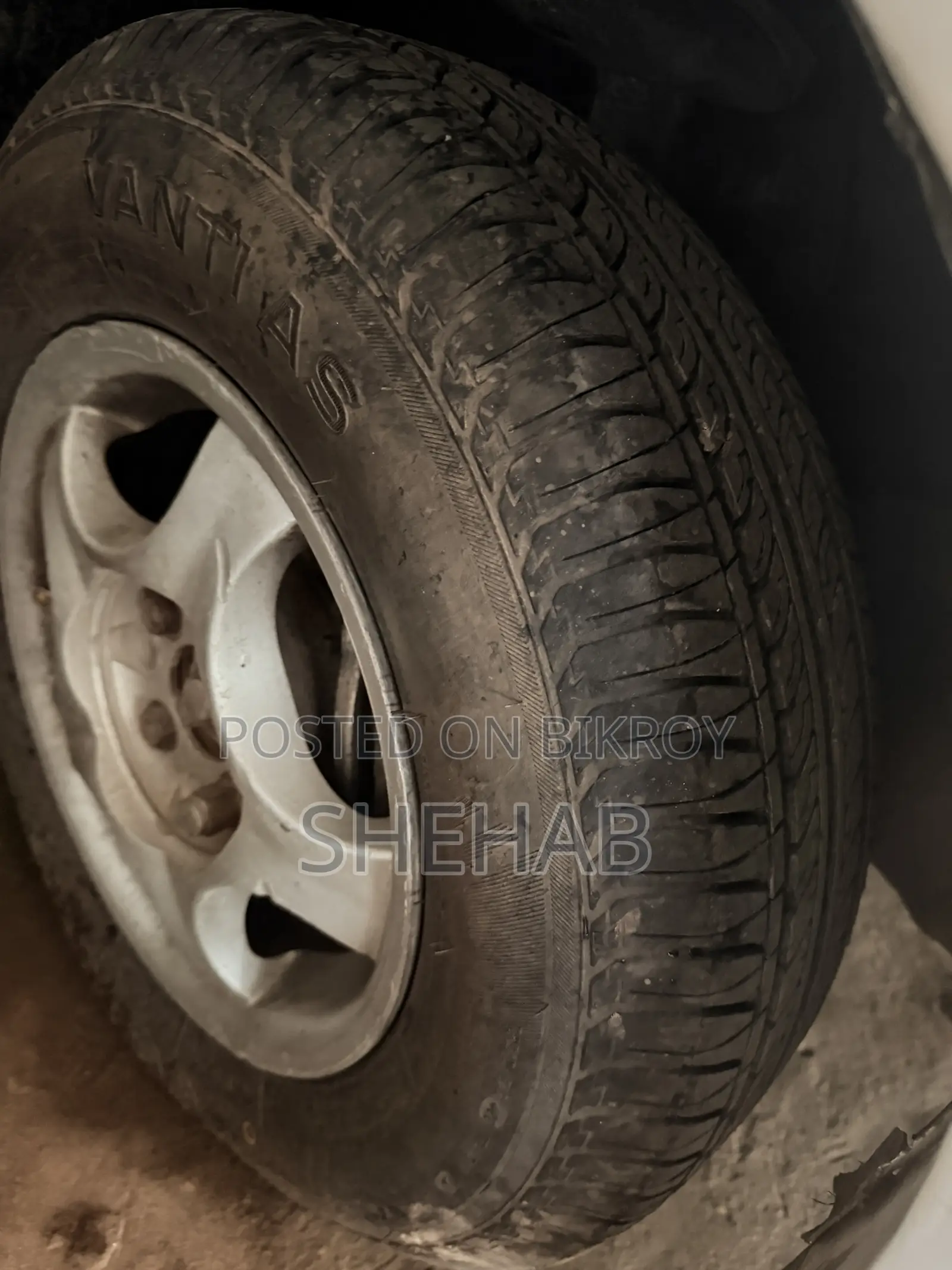 টয়োটা করোলা ১৯৯৮ সাদা