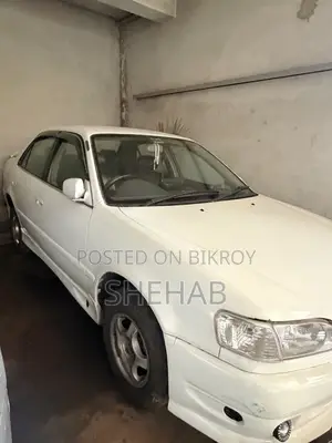 টয়োটা করোলা ১৯৯৮ সাদা