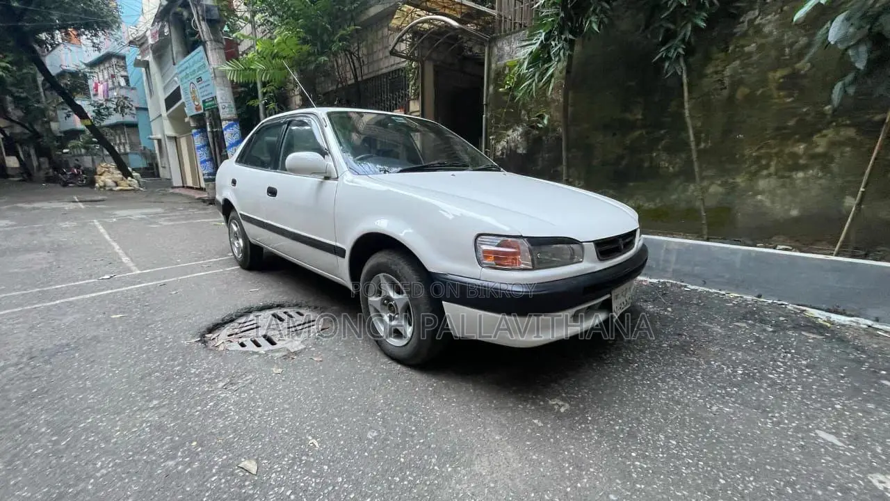 Toyota Corolla 1997 White
