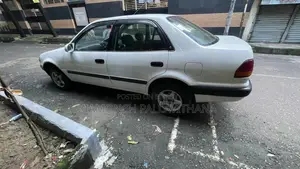 Toyota Corolla 1997 White