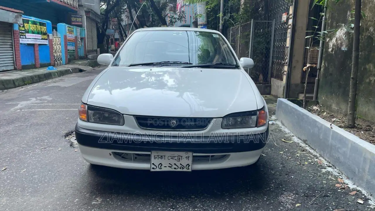 Toyota Corolla 1997 White