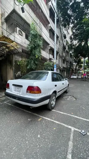 Toyota Corolla 1997 White