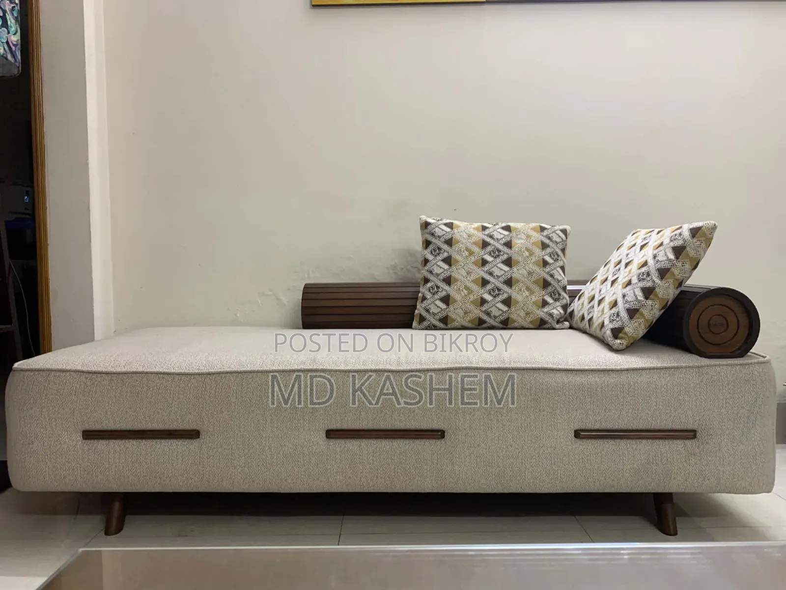 Hatil Divan, Very Good Condition.