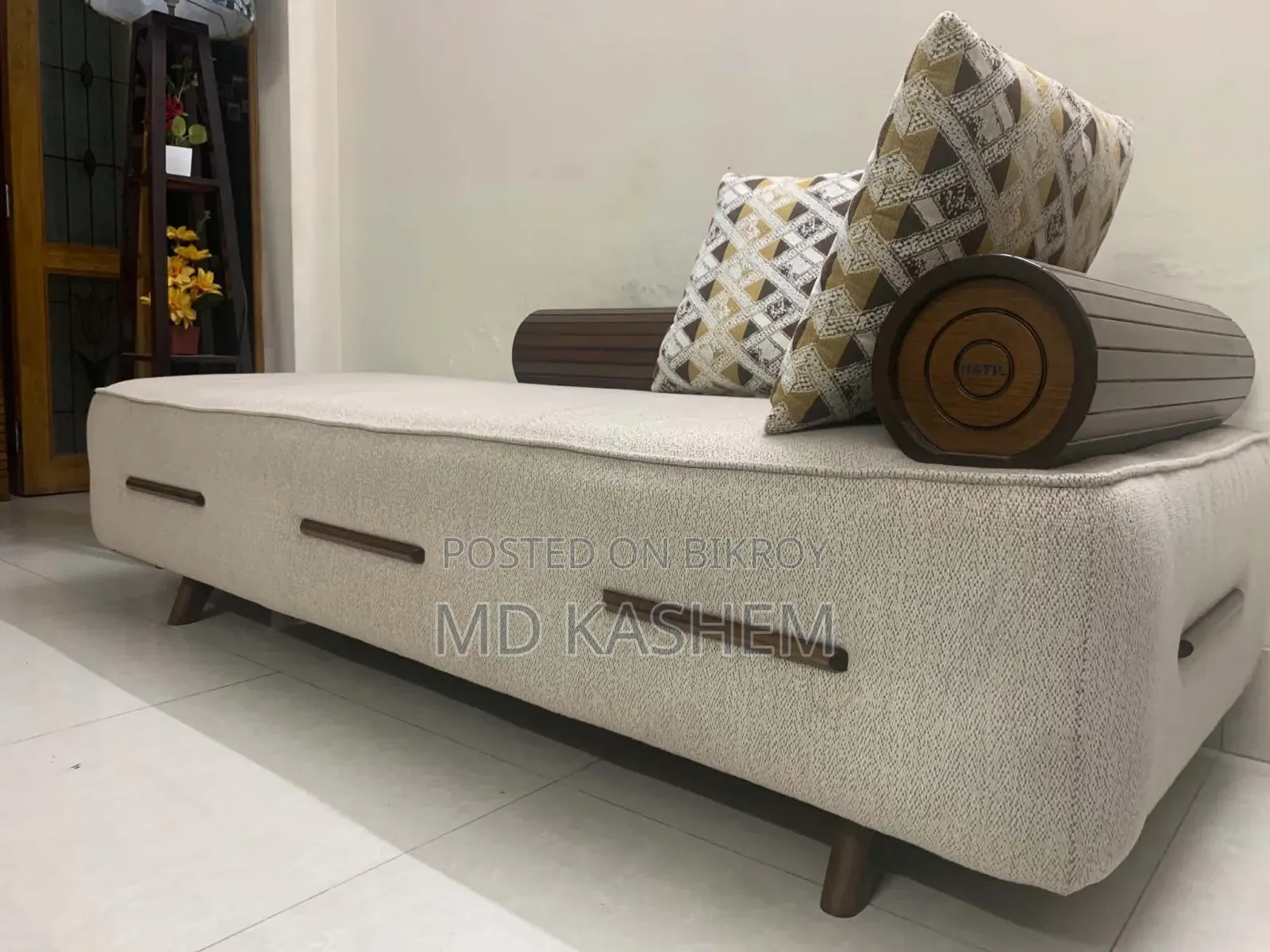 Hatil Divan, Very Good Condition.