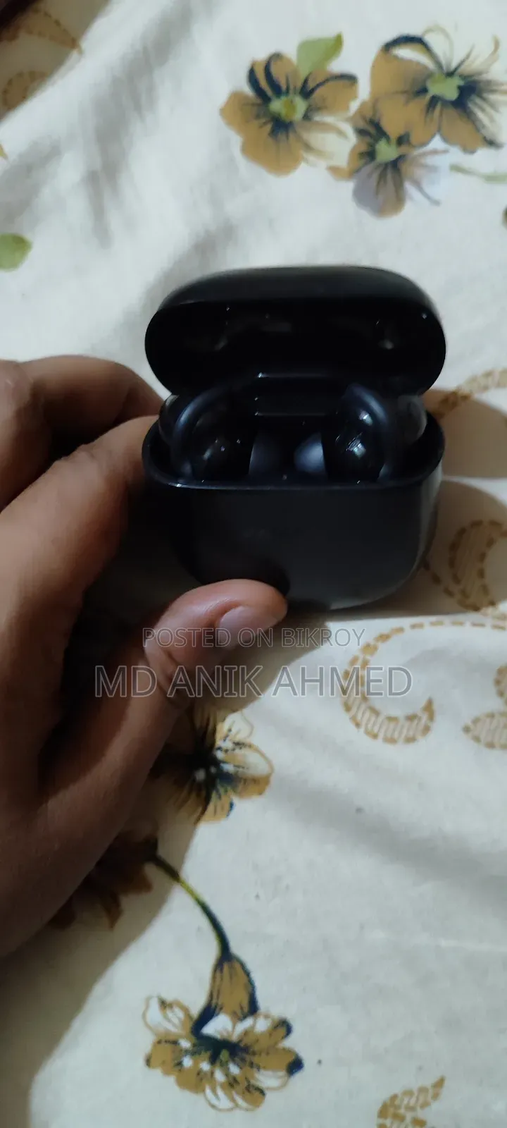 Bose Earbuds, no issues, bought from Saudi for 1100 Riyals
