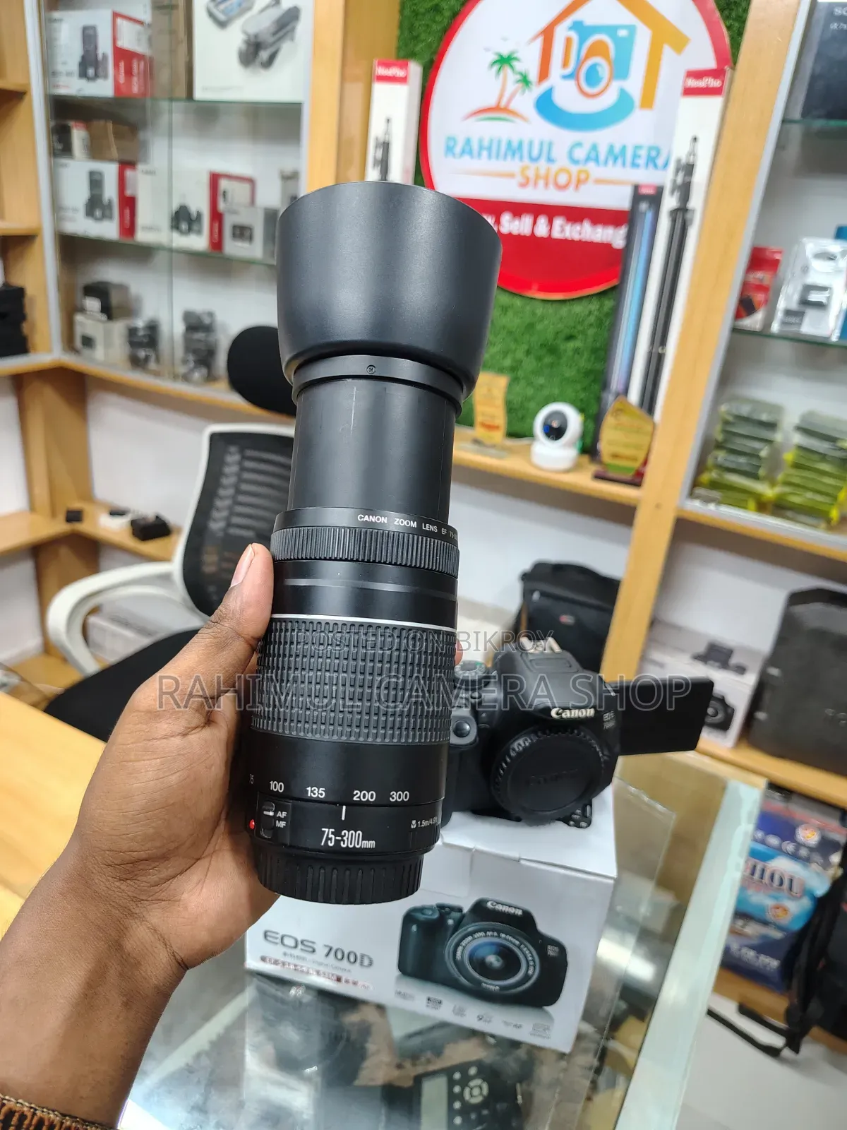 Canon EOS 700D with 75-300mm Zoom Lens Full Fresh Like New Condition