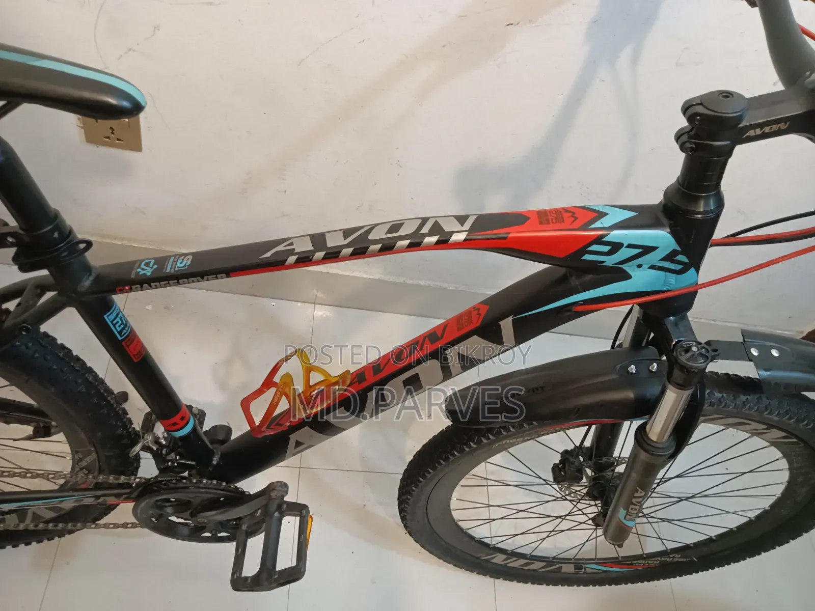 Oil Brake 27.5 Size Avon Cycle for sale, used only 2 months