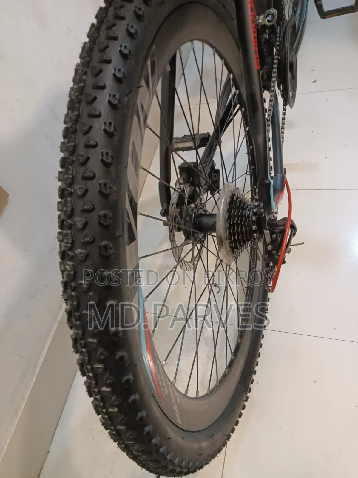 Oil Brake 27.5 Size Avon Cycle for sale, used only 2 months