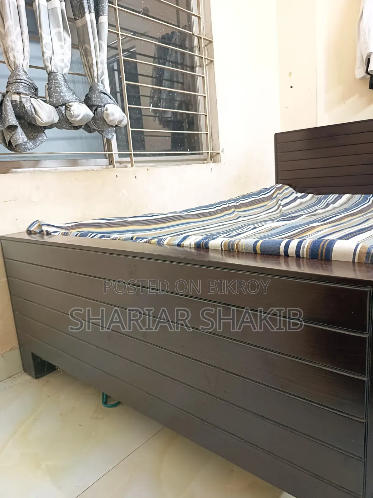 Semi Double Bed