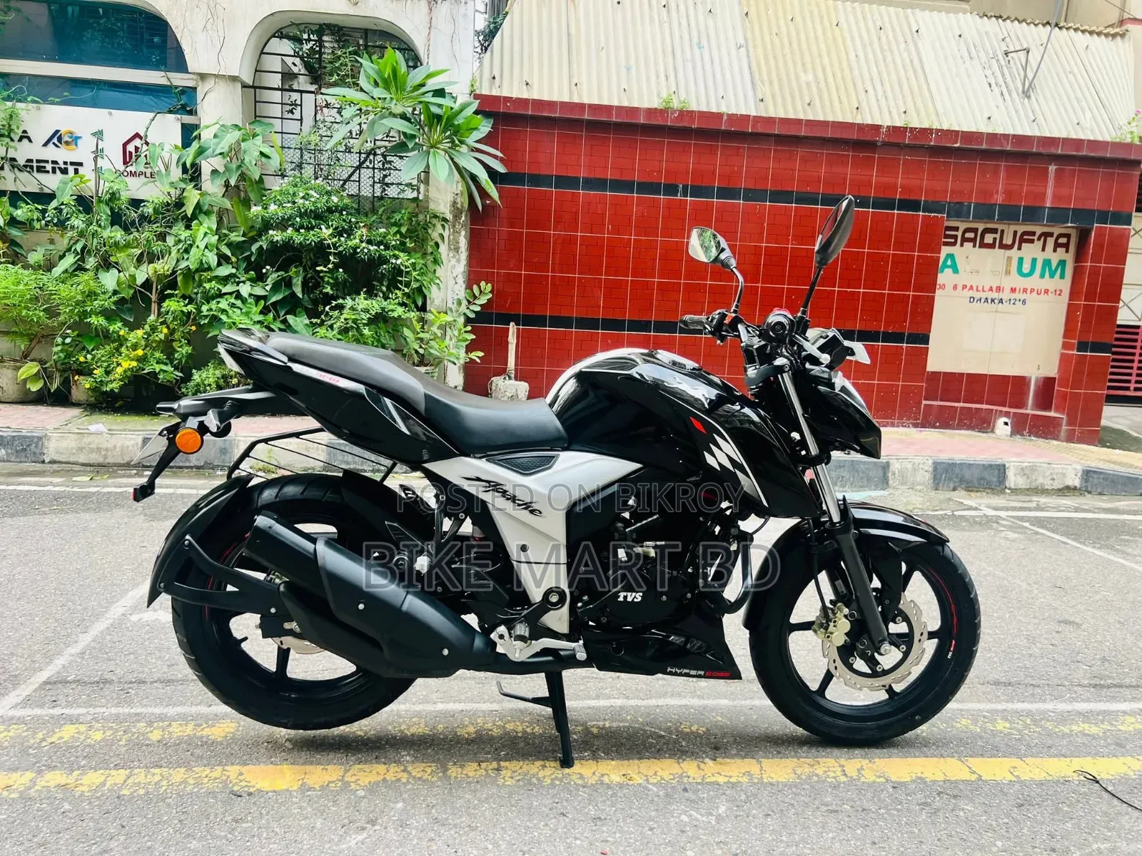 TVS Apache RTR 160 4V 2024 Black