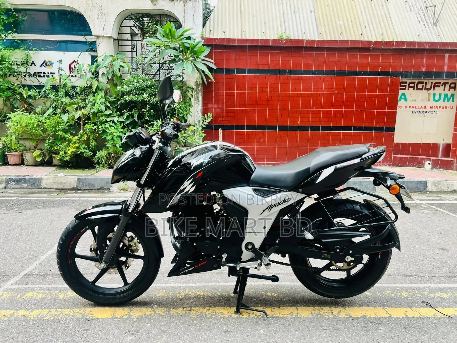 TVS Apache RTR 160 4V 2024 Black