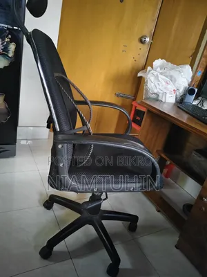 ইউজড চেয়ার