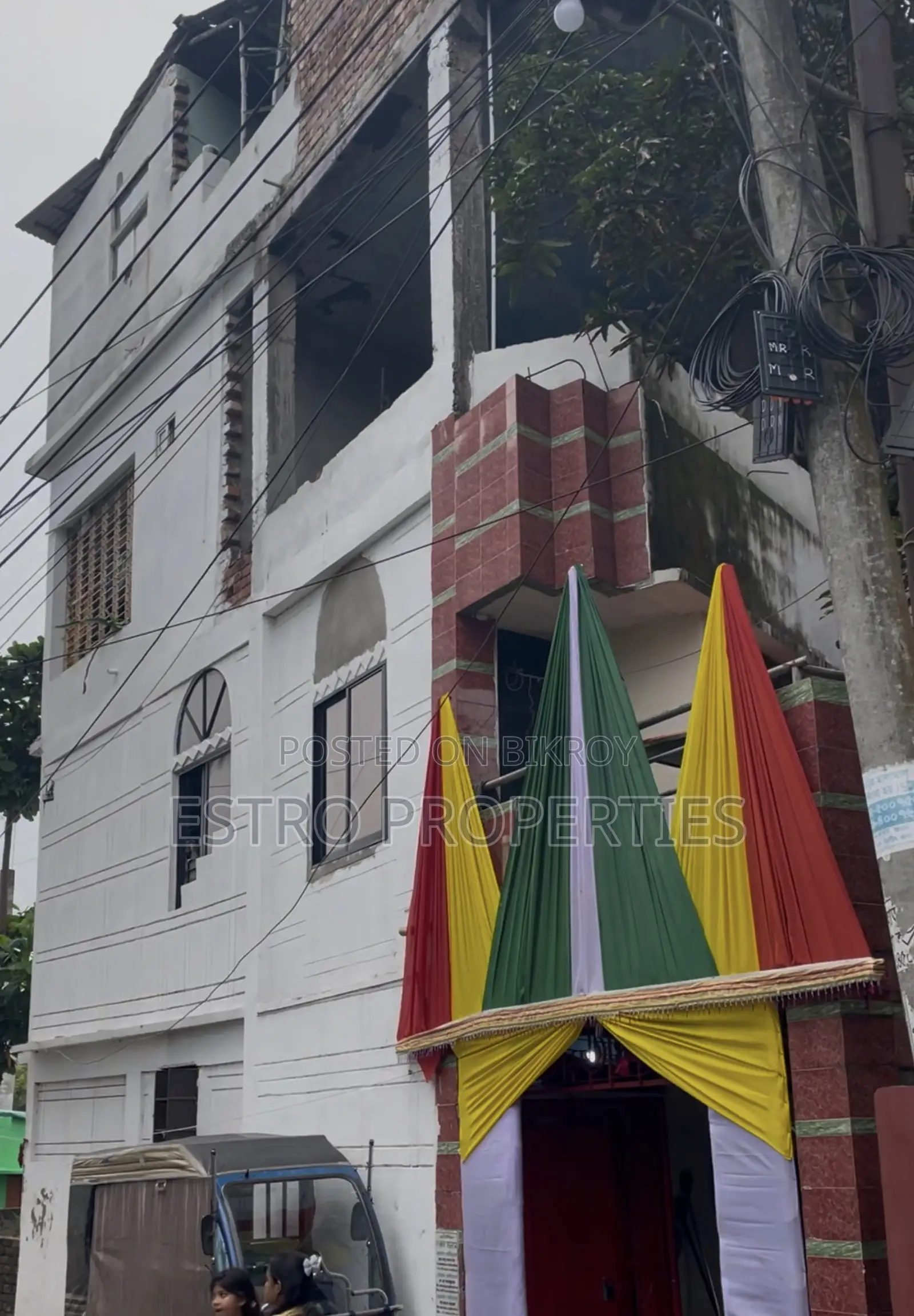 ৩ বেডরুমের অ্যাপার্টমেন্ট টি. বি. ক্রস রোড, খুলনা সদরে বিক্রয়ের জন্য