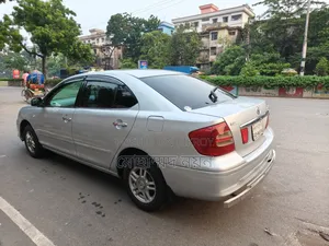টয়োটা প্রিমিয়ো ২০০৫ সিলভার