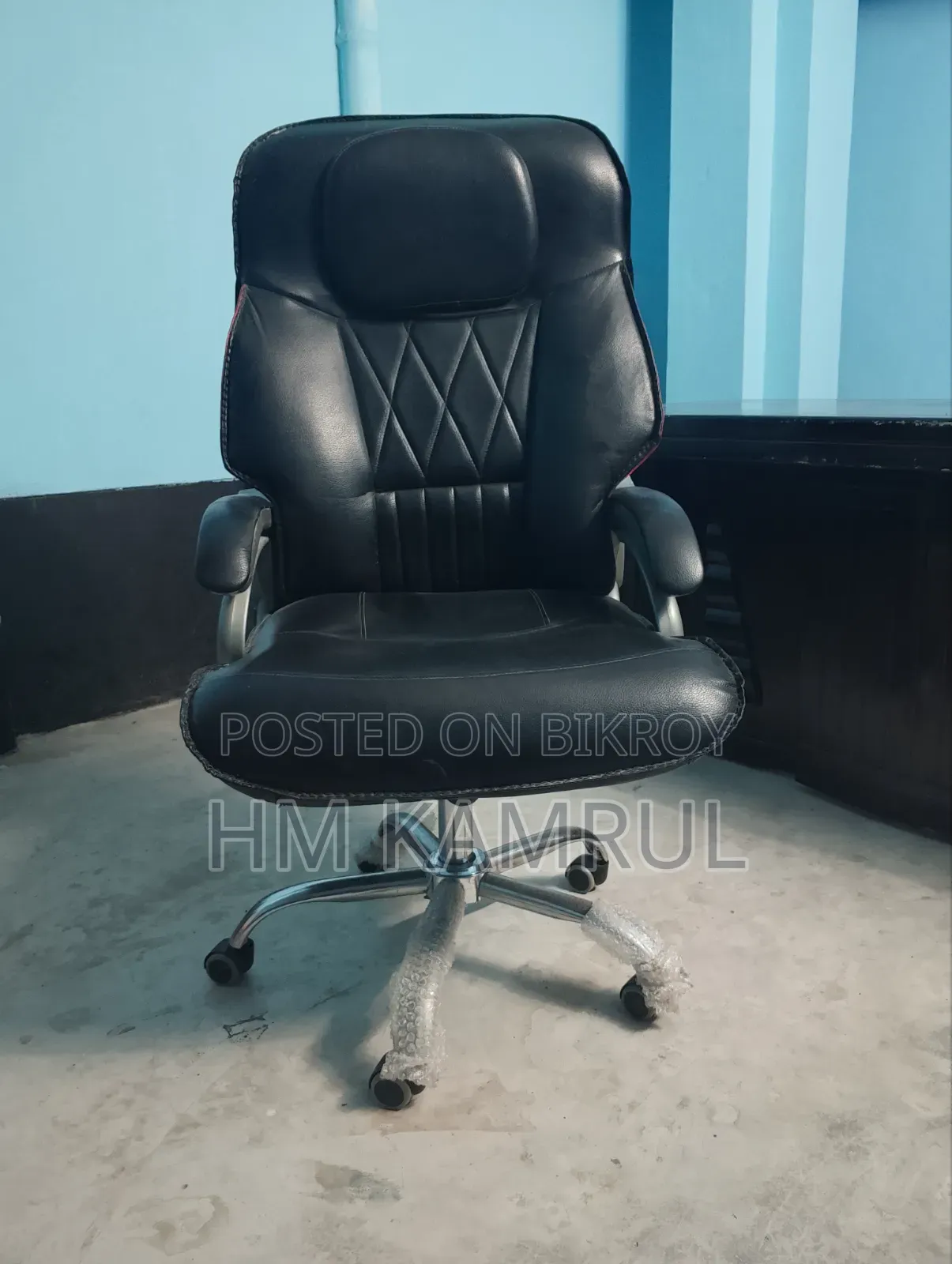 A full fresh condition boss chair
