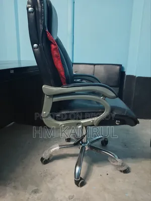 A full fresh condition boss chair