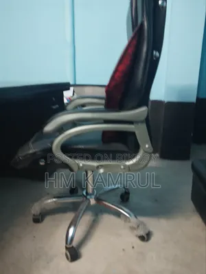 A full fresh condition boss chair
