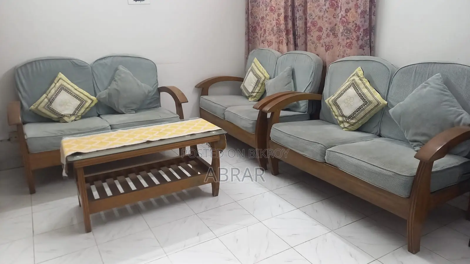 তিন পিস টুসিটার সোফা