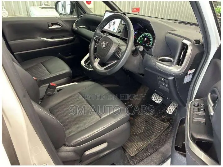Toyota Noah 2022 Pearl