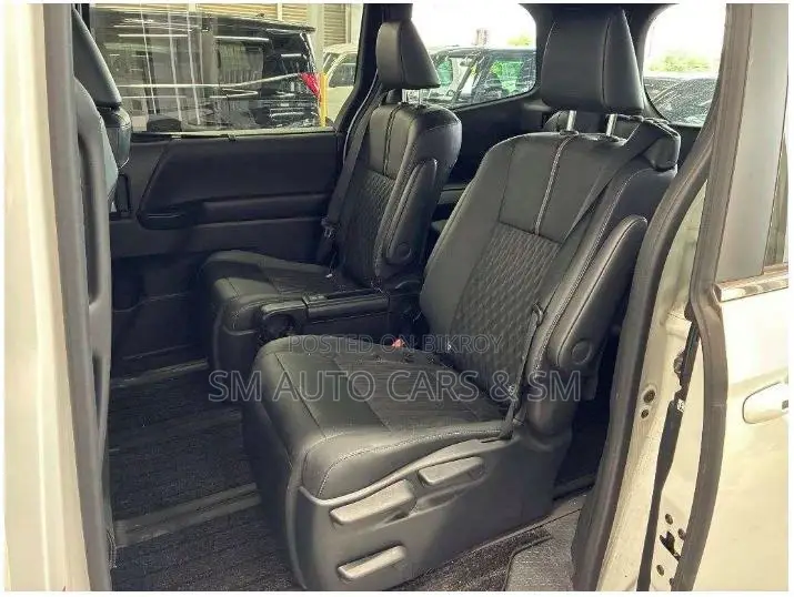 Toyota Noah 2022 Pearl