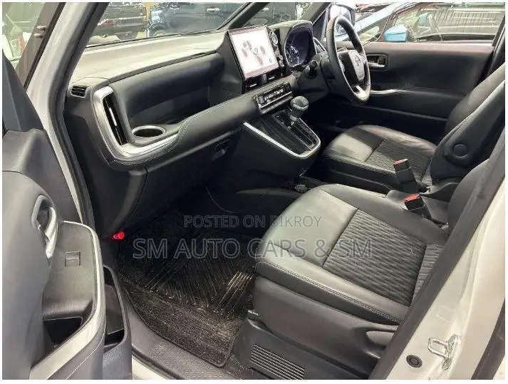 Toyota Noah 2022 Pearl