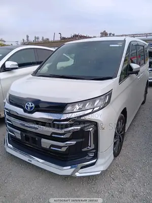 টয়োটা নোয়া ২০২৩ পার্ল