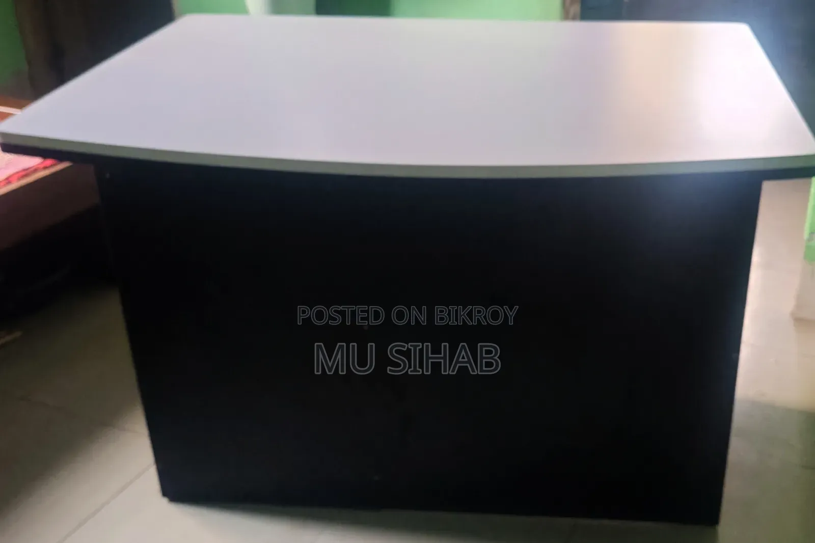 Lightly used like-new Malaysian board beautiful table for sale